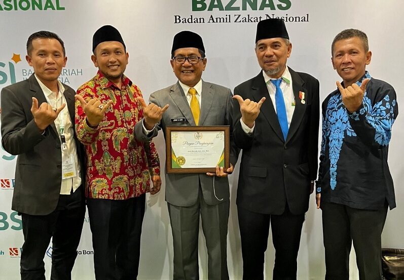 bupati-john-kenedy-azis raih-baznas-award-2025