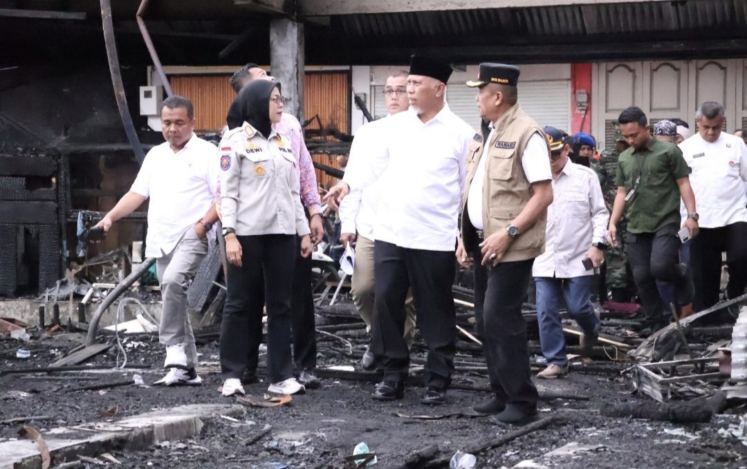 gubernur-sumbar-mahyeldi-tinjau-kebakaran-pasar-payakumbuh,-minta-evaluasi-tata-kelola-pasar