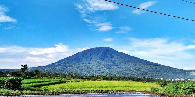 pesona-wisata-gunung-di-sumatera-barat,-ini-dia-lokasinya