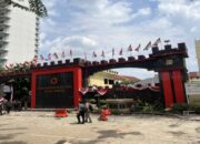 Pemulung Raup Rupiah dari Sisa Gas Air Mata di Mako Brimob