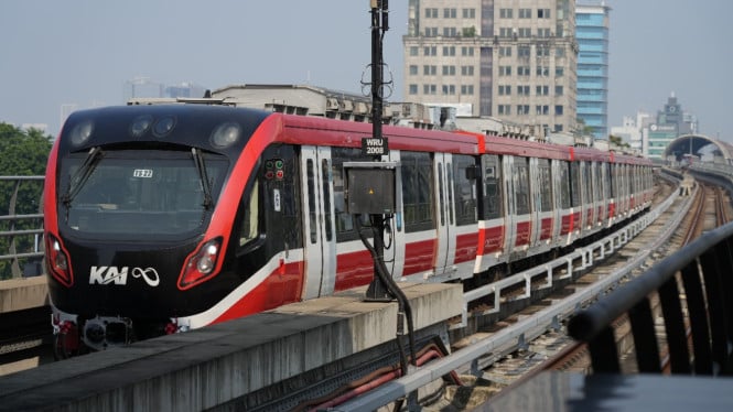 di-tengah-imbauan-wfh,-lrt-jabodebek-catat-43-ribu-pengguna