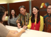 Dirut Bank Mega Sapa dan Layani Nasabah di Hari Pelanggan Nasional