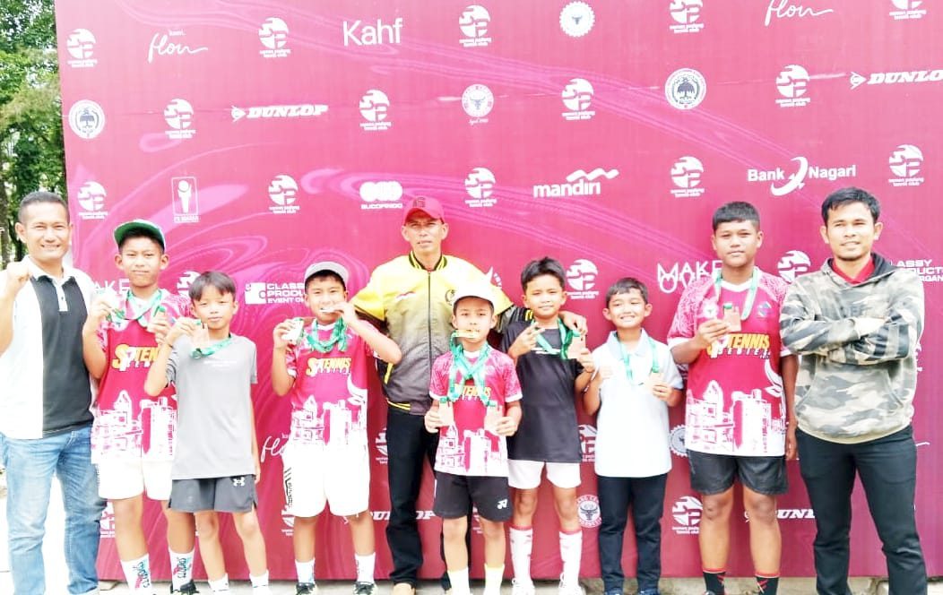 tim-tenis-pessel-raih-1-emas-dan-1-perak-serta-8-perunggu-di-kejurnas-tenis-junior-tdp-semen-padang
