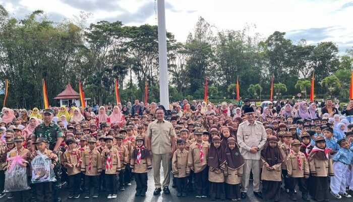 Bukittinggi Bagikan Perlengkapan Sekolah Gratis untuk Ribuan Siswa SD