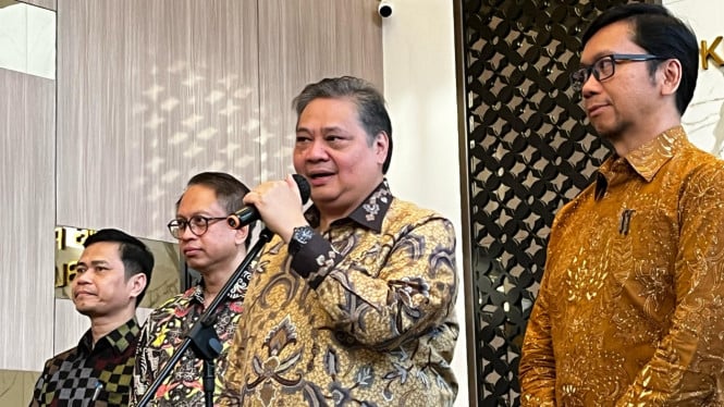 pemerintah-siapkan-stimulus-8+4-bagi-fresh-graduate-magang-hingga-ojol