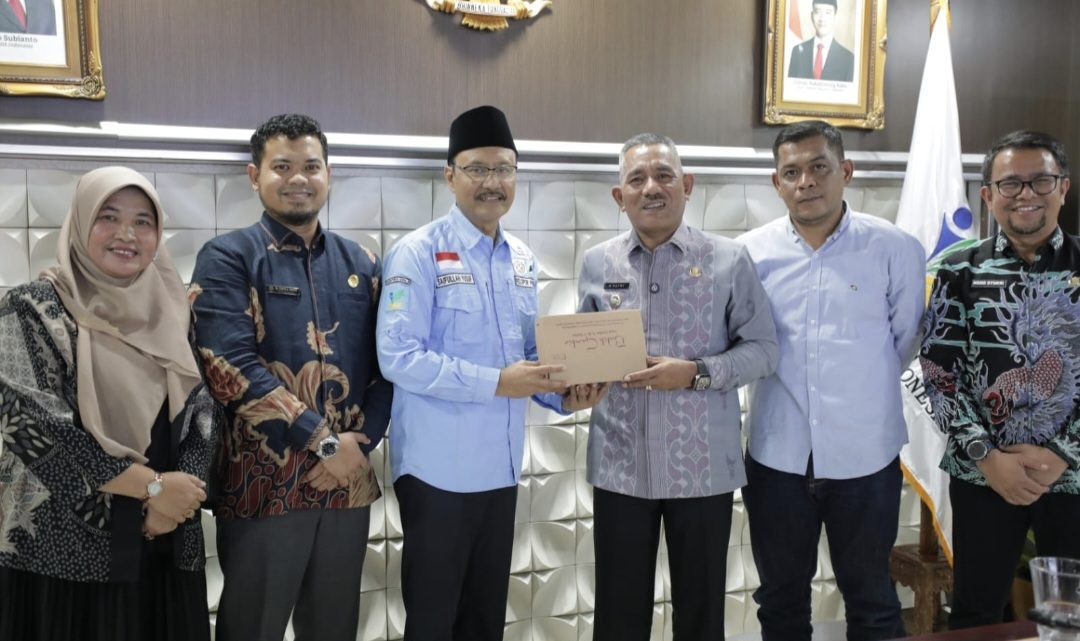 bupati-safni-temui-menteri-sosial,-minta-bantuan-sekolah-rakyat-dan-rumah-sederhana-terpadu 
