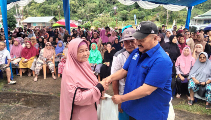 PAN Bagikan Ribuan Sembako, Warga Padang Selatan Antusias Menyambut