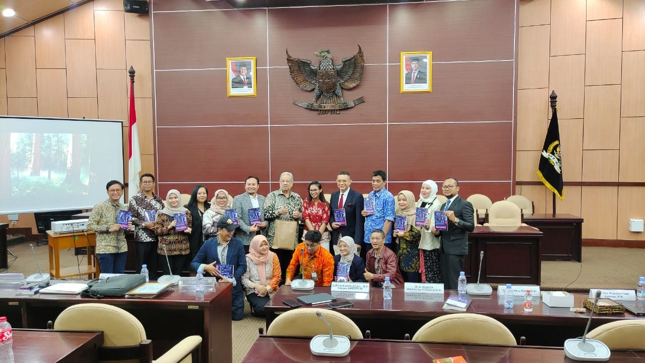 seminar-buku-prosumenesia,-rahmat-saleh-:-generasi-muda-aktor-demokrasi