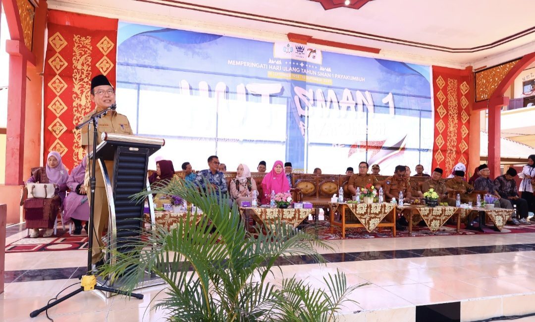 hari-ulang-tahun-ke-70-sman-1-payakumbuh-dihadiri-wali-kota-zulmaeta