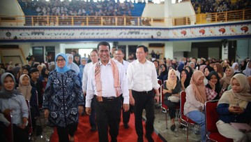 mentan-sampaikan-pesan-mimpi-besar-dalam-kuliah-umum-di-unib