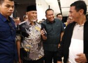 Mentan Serahkan Traktor, Pariaman Genjot Produktivitas Pertanian