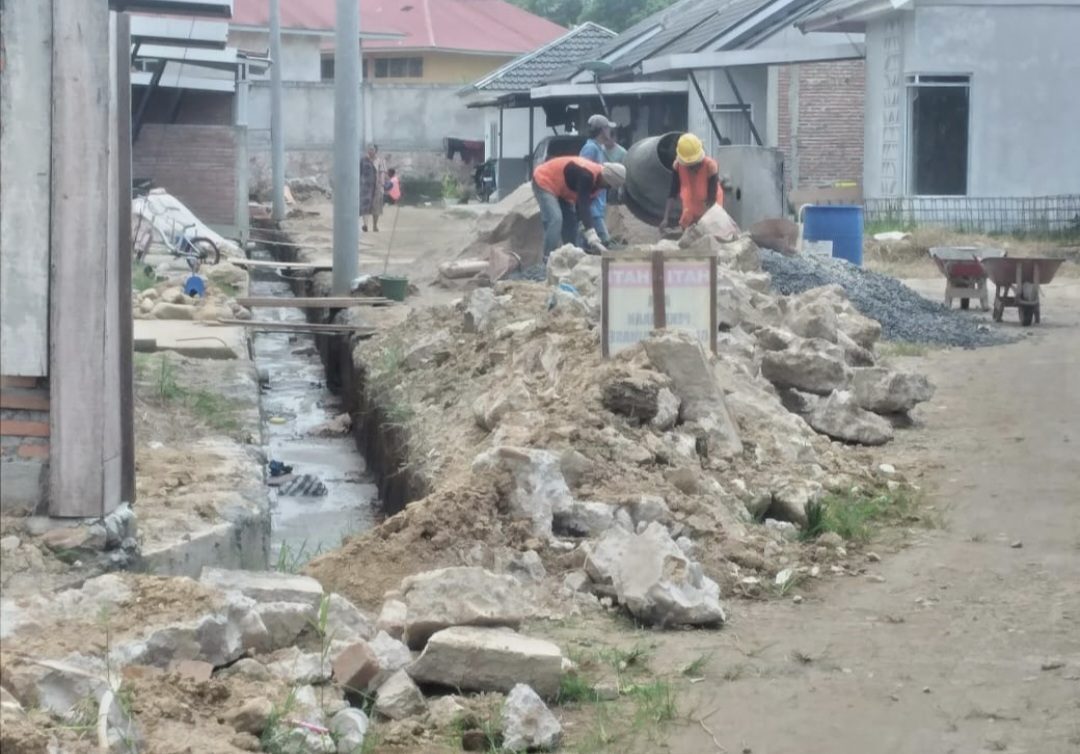 pengerjaan-lanjutan-drainase-pembuangan-smpn-5-payakumbuh-dimulai