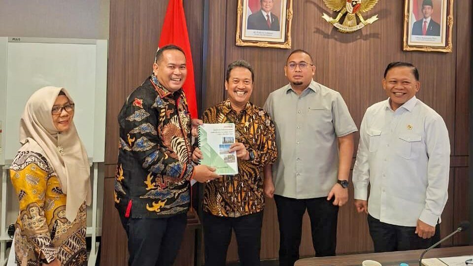 yota-balad-sampaikan-usulan-pembangunan-kota-pariaman-ke-menteri-kelautan