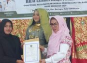 Neldaswenti Serahkan Sertifikat, Bekali Warga Desa dengan Tata Rias