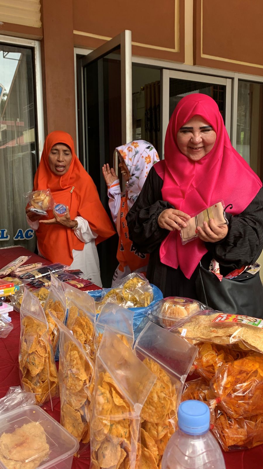 tulang-punggung-ekonomi-rakyat,-nevi-zuairina-dukung-penuh-umkm-lokal-di-sumbar-ii