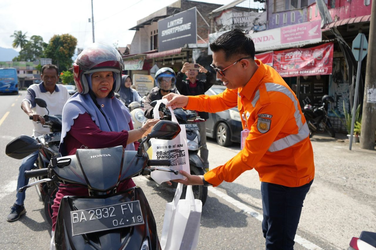 tekan-angka-kecelakaan,-kai-gencar-edukasi-masyarakat-di-perlintasan-ka