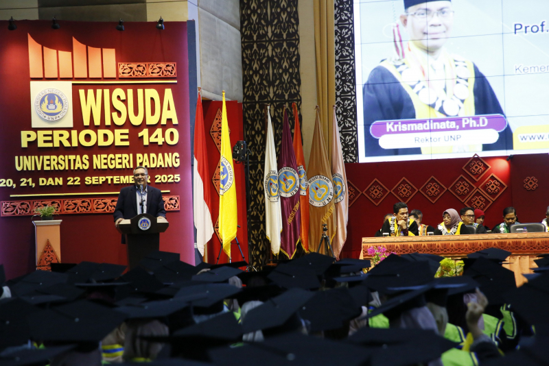 wisuda-ke-140,-direktur-kelembagaan-ditjen-dikti-titip-empat-bekal-bagi-lulusan-unp