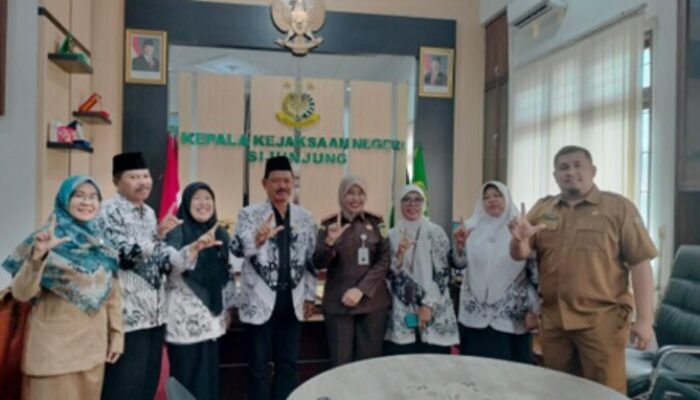PGRI Sijunjung Gandeng Kejari, Lindungi Guru dengan Hukum