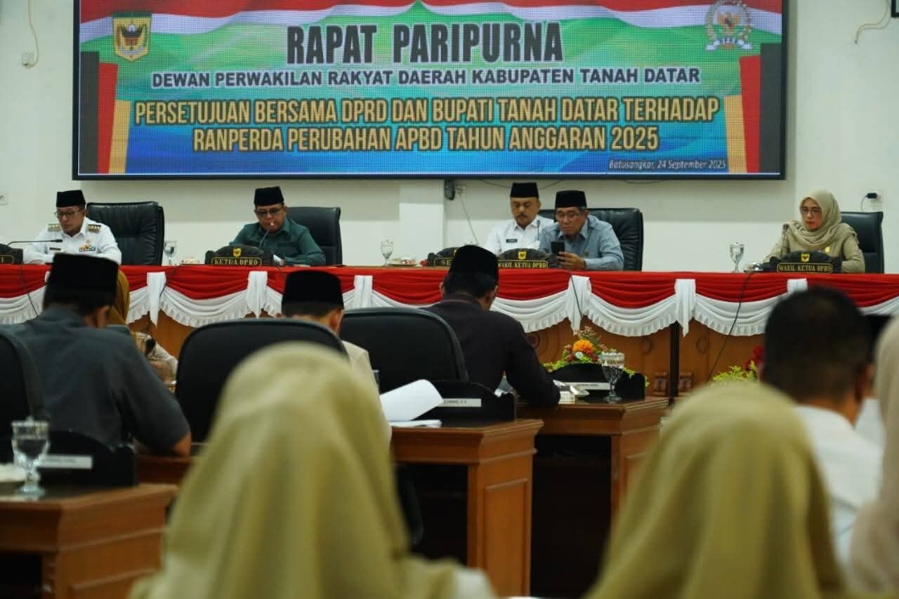 dprd-tanah-datar-setujui-perda-apbd-perubahan-2025