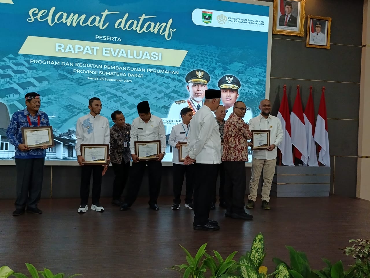 gubernur-mahyeldi-hadiri-rapat-evaluasi-program-pembangunan-perumahan