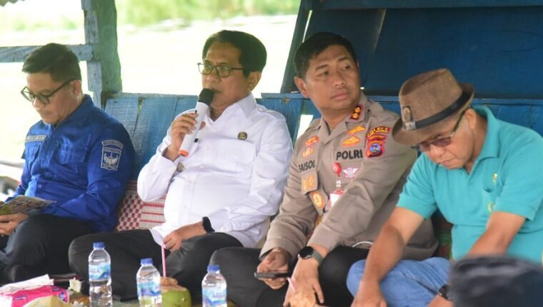 bupati-john-kenedy-azis-ajak-generasi-muda-bertani