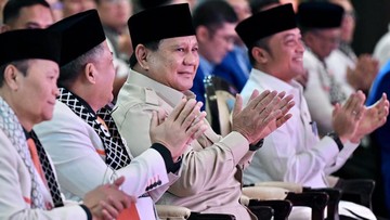 prabowo-kesal-bumn-rugi-malah-bagi-bonus:-brengsek-benar!