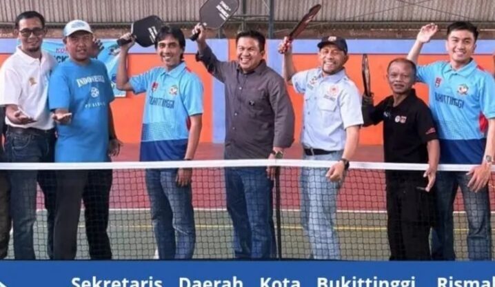 ratusan-pelajar-sumbar-berebut-tahta-di-kejurda-pickleball-perdana-di-bukittinggi