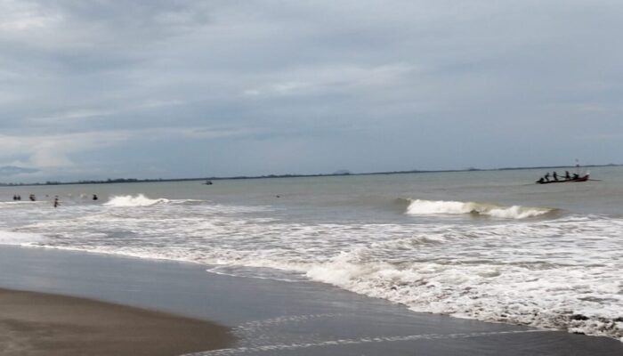 BPBD-SAR Sisir Pantai, Cari Remaja Terseret Ombak Pasbar