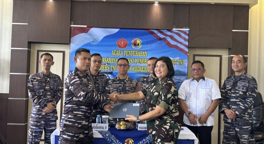 spers-tni-serahkan-sarana-dan-prasarana-seleksi-penerimaan-prajurit-tni-kepada-kodaeral-ii-padang