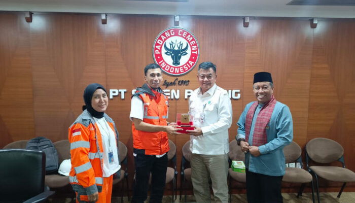 Semen Padang Dukung Pengendalian Sampah, Lestarikan Danau Singkarak