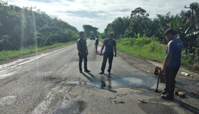 Dishub Tambal Jalan Lintas Sumatera, Minimalisir Kecelakaan