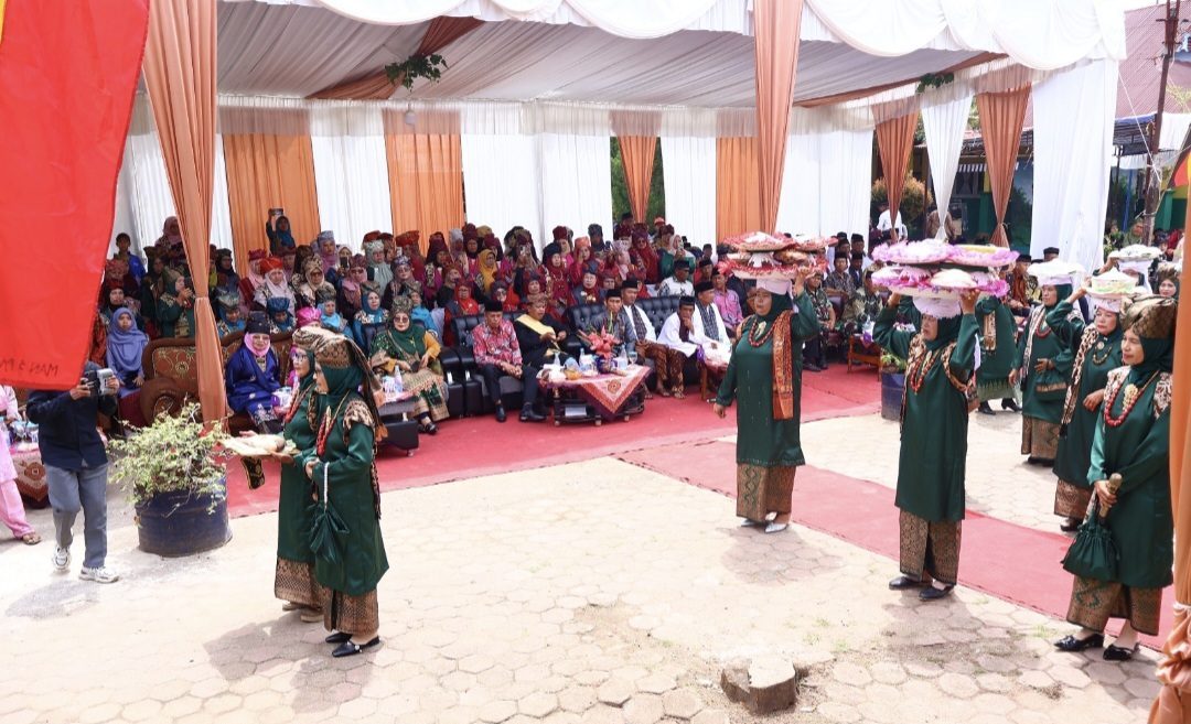 satu-nagari-satu-event,-tradisi-maanta-pabukoan-di-tiakar 