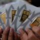 harga-emas-hari-ini-8-oktober-2025:-produk-antam-makin-mahal-tembus-rp-2,296-juta/gram,-global-cetak-sejarah