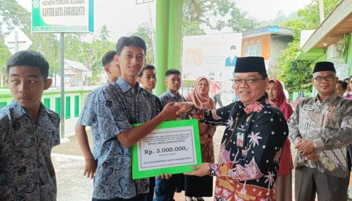 Kemenag Sawahlunto Apresiasi Siswa Madrasah Berprestasi di Ajang OMI