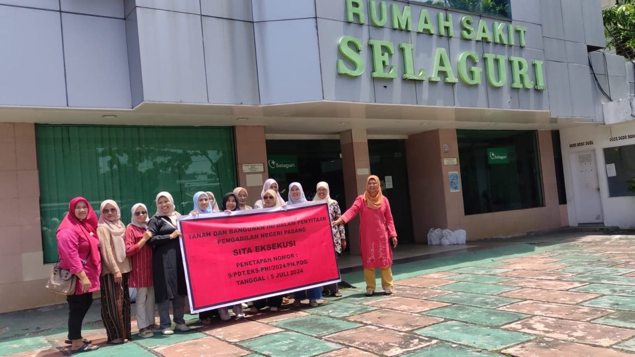 tuntut-pembayaran-hak-rp1,2-miliar,-17-karyawan-rs-selaguri-padang-eksekusi-aset-rumah-sakit