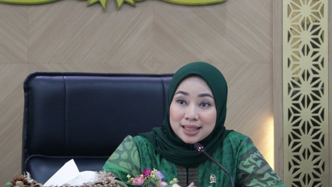 dpr-ingatkan-kebijakan-e10-bahlil-jangan-jadi-alasan-etanol