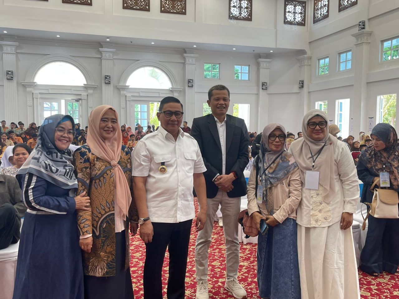 hari-penglihatan-sedunia,-gapopin-sumbar-dan-pemko-bukittinggi-salurkan-1.000-kacamata-untuk-pelajar