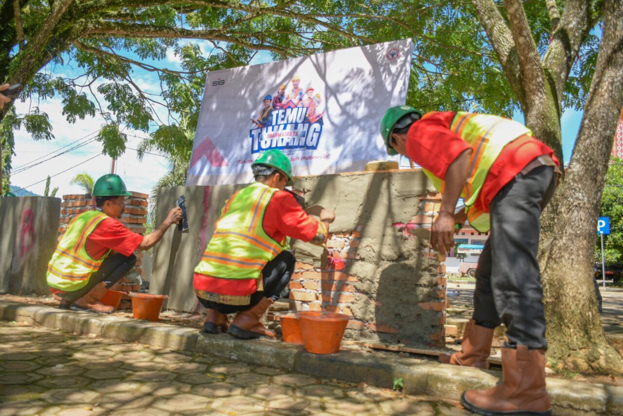 temu-tukang-di-dharmasraya,-pt-semen-padang-perkuat-peran-“jago-bangunan”