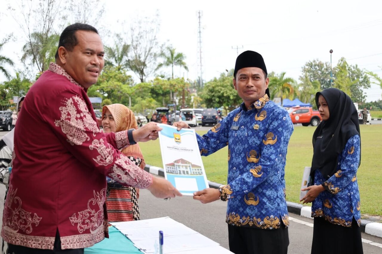 199-honorer-kota-pariaman-terima-sk-pppk