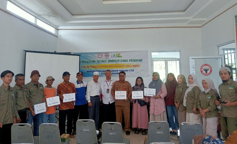 pt-semen-padang-salurkan-rp130,5-juta-untuk-warga-limau-manis,-win-bernadino:-wujud-sinergi-bangun-ekonomi-lokal