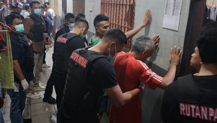 rutan-padang-gelar-razia-gabungan-bersama-tni-–-polri