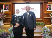 PWI Pusat Akhmad Munir Sabet Lencana Kehormatan Jawa Timur