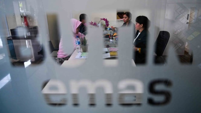 harga-emas-hari-ini-13-oktober-2025:-antam-tambah-mahal-tembus-rp-2,305-juta/gram,-global-cetak-rekor-tertinggi