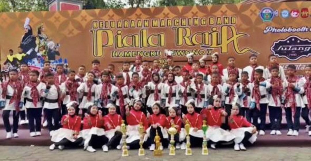 wali-kota-payakumbuh-apresiasi -marching-band-gema-nada-bawa-pulang-12-piala 