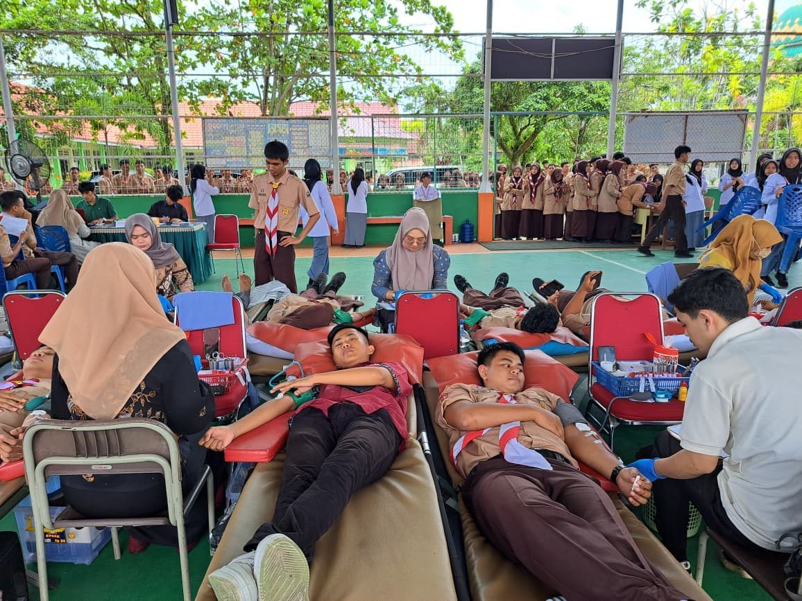 pmr-man-2-padang-gelar-donor-darah-untuk-bantu-penuhi-stok-pmi