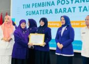 Lisda Hendrajoni Raih Penghargaan TP Posyandu Terbaik se-Sumbar