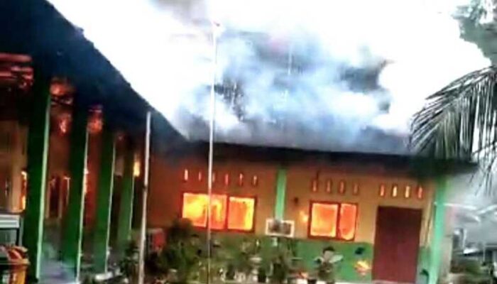 SDN di Pariaman Terbakar, Siswa Belajar di Sekolah Lain