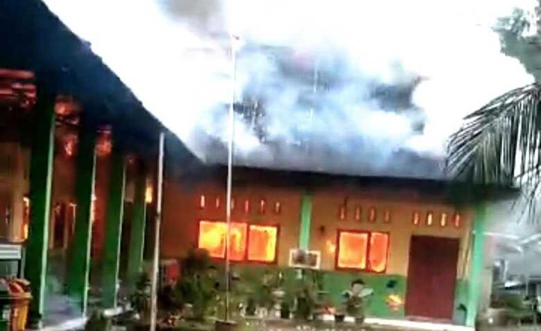 sdn-30-v-koto-kampung-dalam-terbakar,-aktifitas-pbm-akan-dialihkan-ke-sd-terdekat