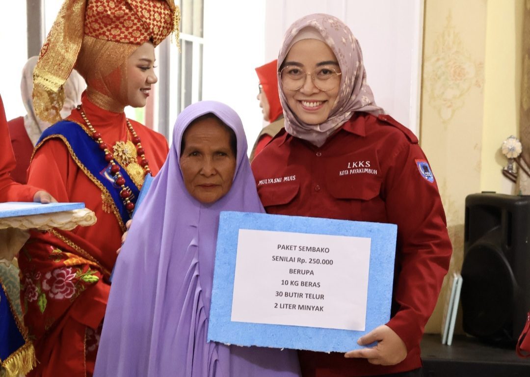 lkks-kota-payakumbuh-dan-indo-jalito-peduli-bagikan-130-paket-sembako