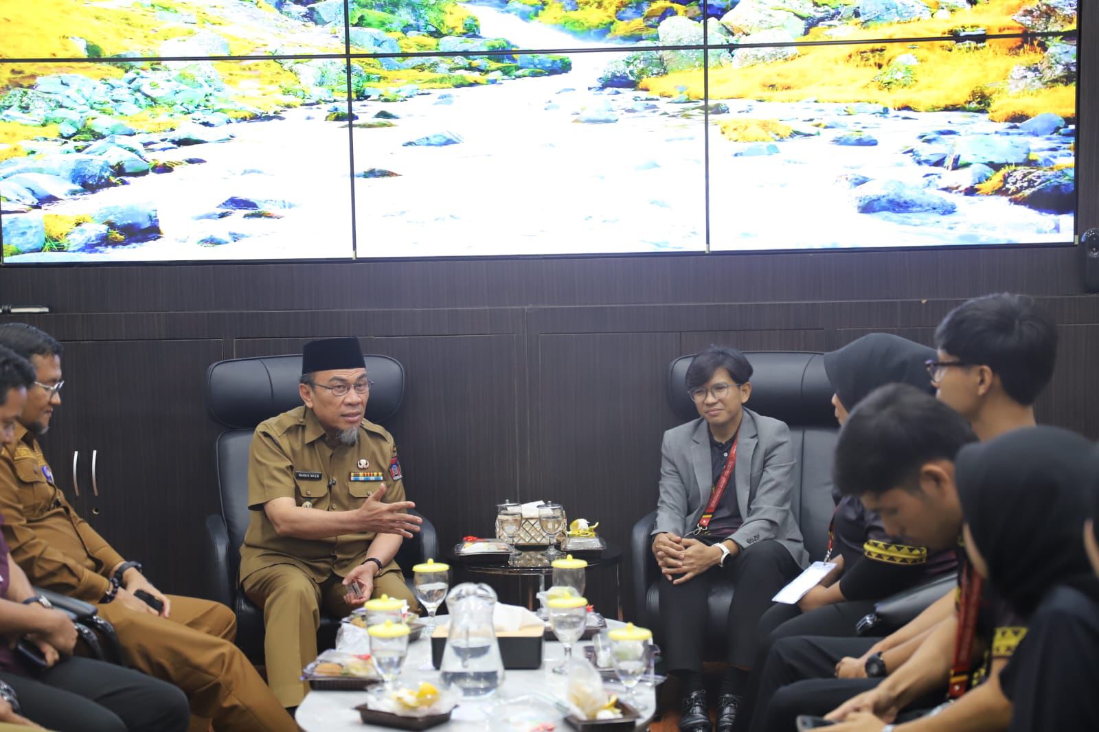 terima-kunjungan-mahasiswa-utm-malaysia,-wawako-maigus-nasir-bahas-peluang-kerjasama-pendidikan